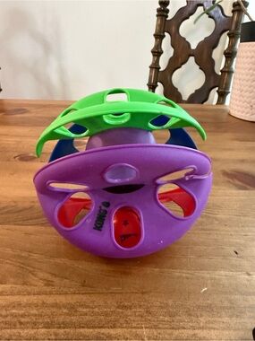 Kong Criss Cross cat toy